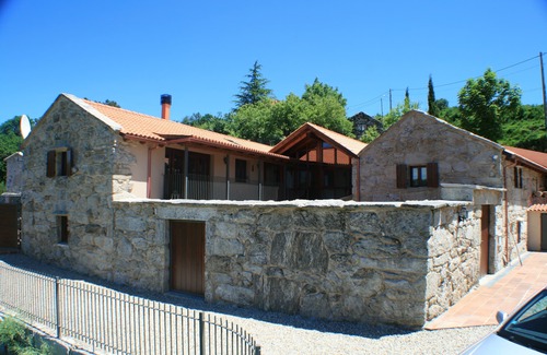 Covelo Villa | Superbe villa avec piscine dans un hameau rural mis en place dans les collines au-dessus de Vigo