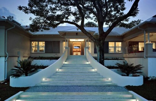 White River Villa | Luxury Private Villa for 6 guests / Fully Catered / 20 mins from Kruger Park