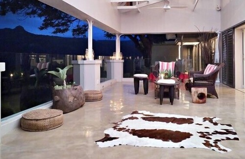 White River Villa | Luxury Private Villa for 6 guests / Fully Catered / 20 mins from Kruger Park