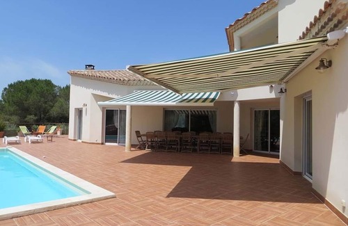 Sommieres Villa | Propriété de standing avec piscine entre Nîmes et Montpellier, jusque 30 pers.