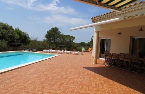 Sommieres Villa | Propriété de standing avec piscine entre Nîmes et Montpellier, jusque 30 pers.