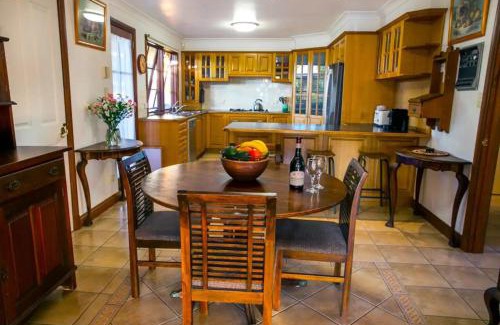 Golden Beach Appartement | Luxury Pumicestone Cottage - Beach Charm - ZA7