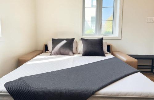 Boischatel Appartement | Luxury & Relaxation - 1BR 4 people with Hot tub & Free Parking