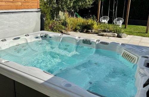 Boischatel Appartement | Luxury & Relaxation - 1BR 4 people with Hot tub & Free Parking