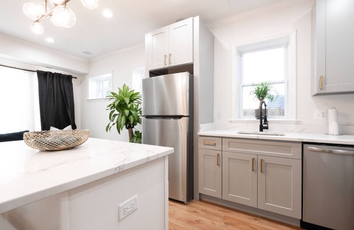 Trinidad Appartement | LUXURY Remodeled DC Suite- Near restuarants, H Street & downtown. Quiet area!!