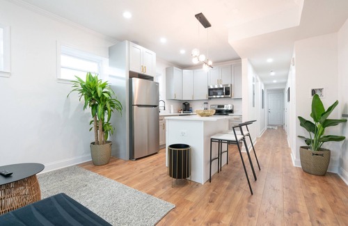 Trinidad Appartement | LUXURY Remodeled DC Suite- Near restuarants, H Street & downtown. Quiet area!!