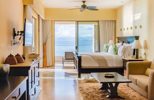 Villa de Guadalupe Hôtel | Luxury Resort Living – 2BR/3BA Garza Blanca Suite for 6