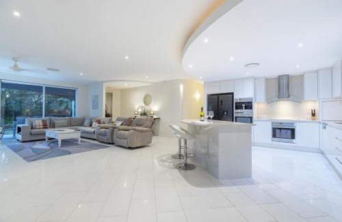 Pelican Waters Maison | Luxury resort style villa pool by Custom Bnb Hosting