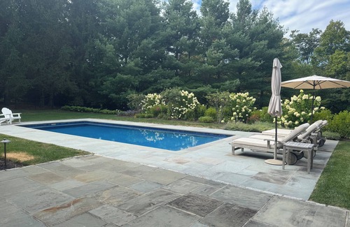Ridgefield Maison | Luxury Retreat-5BR plus 3rd floor that sleeps 12 adults; 1 mile to town center