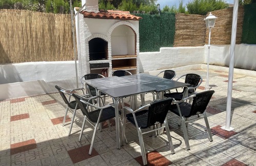 Peligros Chalet De Ski | Luxury Retreat in Monteluz: Pool, Gardens & Privacy. Granada