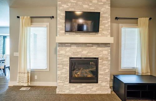 Jefferson Maison | Luxury Retreat- Modern 5BR Ranch in Bennington