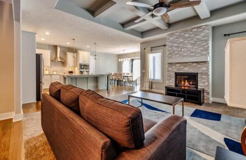 Jefferson Maison | Luxury Retreat- Modern 5BR Ranch in Bennington