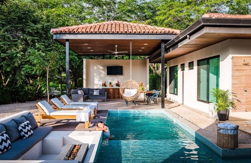 Tamarindo Maison | Luxury Retreat: Private Pool, Fire Pit & Exclusive Beach Club – 4 Min to the Beach