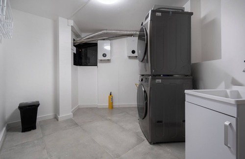 Alejandria Appartement | Luxury Retreat Private Sauna/Jacuzzi/Billiard/Gym