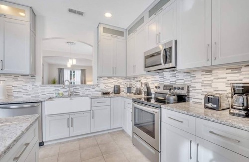 Solana Maison | Luxury Retreat w/ Heated Pool near Disney!