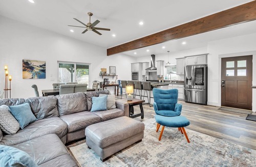 Missoula Cabine | Luxury Riverfront Retreat on Montana's Iconic Blackfoot River with Hot Tub
