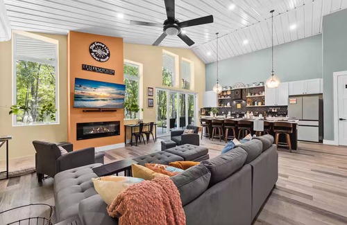 High Springs Maison | Luxury Riverfront Barndominium!