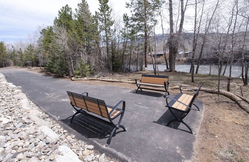 Silverthorne Copropriété | Condo de luxe Riverside de nouvelle construction à 5 minutes de l'autoroute I70