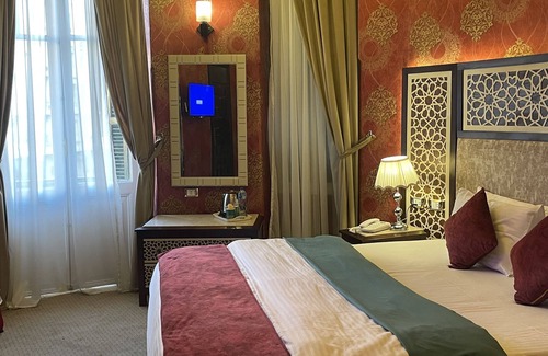 Qasr an-Nil Hôtel | CHAMBRE TWIN PRIVÉE. Vue de la ville