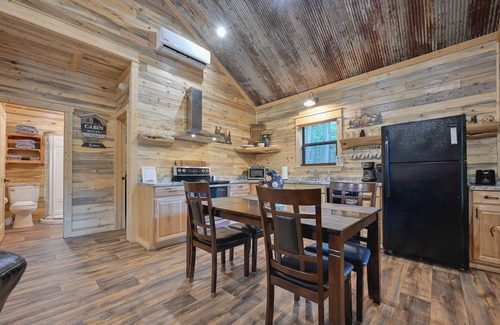 Board Camp Cabine | Luxury rustic cabin located 3 miles to Wolf Pen Gap, Sleeps 5, 2 bedroom, 1 bath
