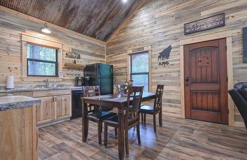Board Camp Cabine | Luxury rustic cabin located 3 miles to Wolf Pen Gap, Sleeps 5, 2 bedroom, 1 bath