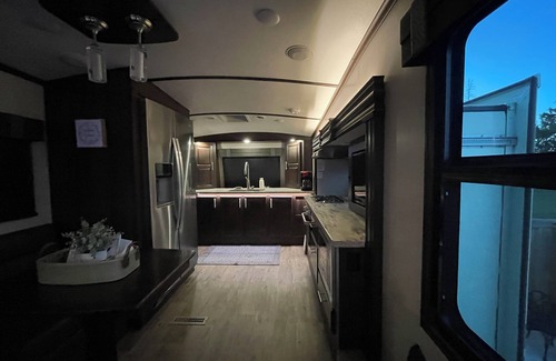 Wheatland Maison | Luxury RV in gated, quiet, country setting. Perfect for traveling professionals.