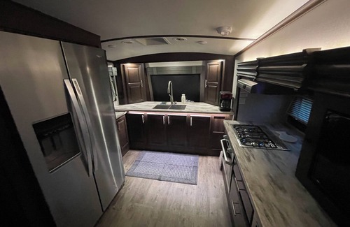 Wheatland Maison | Luxury RV in gated, quiet, country setting. Perfect for traveling professionals.