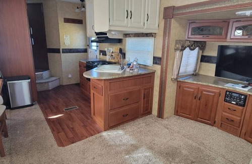 Peletier Maison | Luxury RV only 3 miles to the Beach, 20 miles to Lejeune and Cherry Point