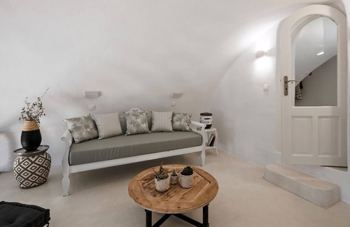Exo Gonia Villa | Luxury Santorini Suite | Grand Suite | 2 Bedrooms | Terrace with Stunning Sea Views