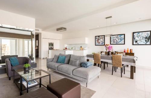 Il-Balluta Appartement | Luxury Sea View Apartment in Prime Location