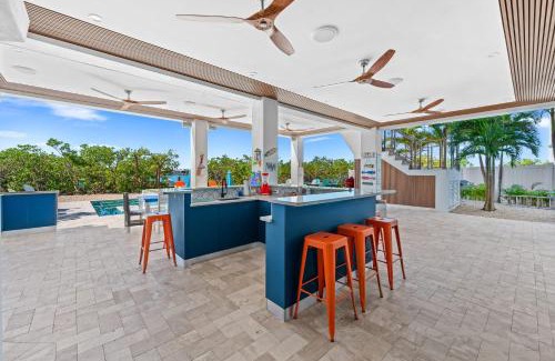 Marathon Maison | Luxury Seaside Escape ~ Heated Pool w Jacuzzi ~ Elevator ~ Dock ~ Scenic Views