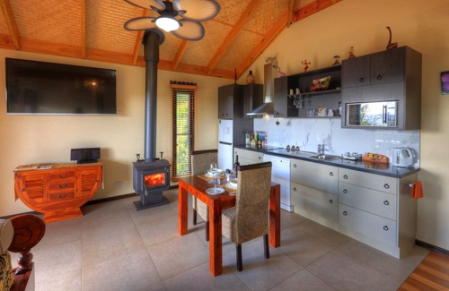 Balmoral Ridge Maison | Villa de luxe indépendante avec lit double, double spa, cheminée et cuisine.