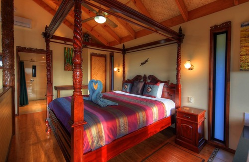 Balmoral Ridge Maison | Villa de luxe indépendante avec lit king size, double spa, cheminée et cuisine.