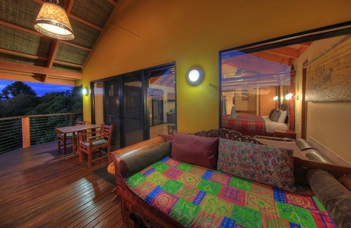 Balmoral Ridge Maison | Villa de luxe indépendante avec lit king size, double spa, cheminée et cuisine.