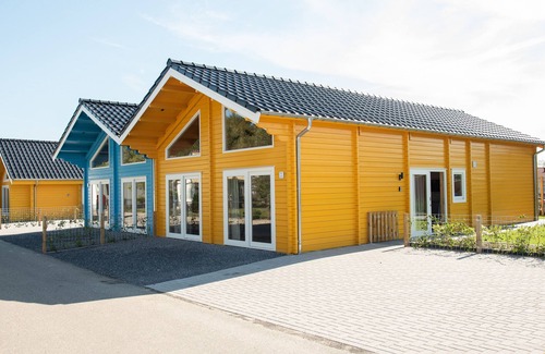 Sint-Annaland Chalet De Ski | Luxury semi-detached chalets near the water.
