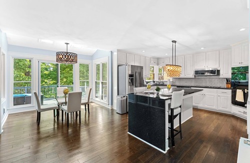 Roswell Maison | Luxury Serene 7-bedroom 5.5-bath 2 Living Rooms 2 Kitchens Close to Lake & Golf