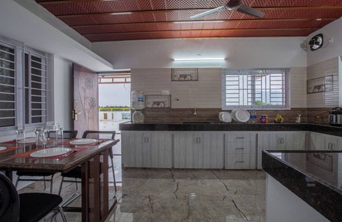 Karunya Nagar Appartement | Luxury Service Apartment Near IshaYoga Coimbatore. Beautiful Mountien View Rooms