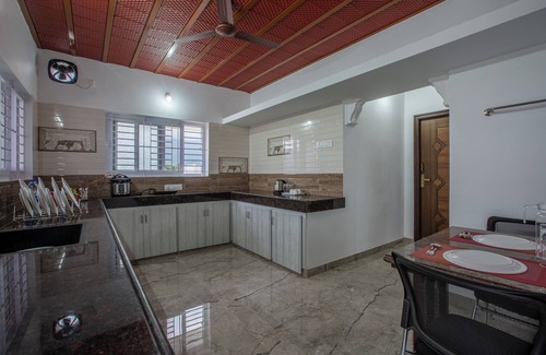Karunya Nagar Appartement | Luxury Service Apartment Near IshaYoga Coimbatore. Beautiful Mountien View Rooms