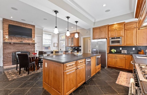 East Avenue Maison | Luxury * Seven Chandelier * Mansion