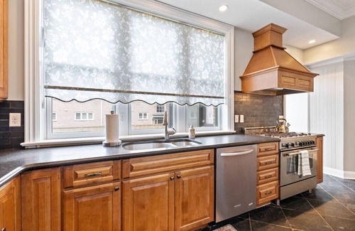 East Avenue Maison | Luxury * Seven Chandelier * Mansion