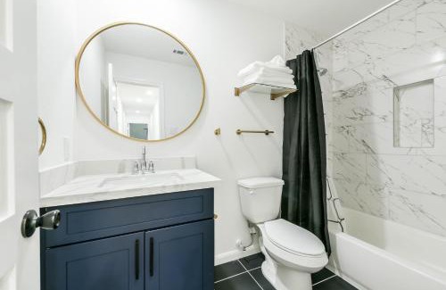 Baytown Maison | Luxury Sky View and Balconies