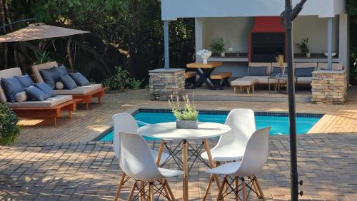 Northcliff Maison | Luxury solar powered villa with pool and sauna in Northcliff