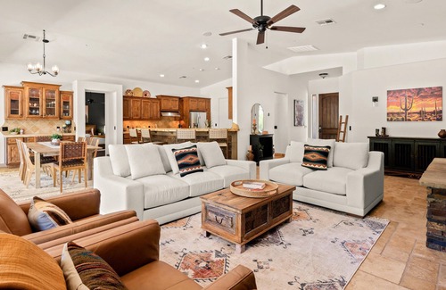 Cave Creek Maison | Luxury Sonoran Nights,Walk to Cave Creek, Heated Pool/Hot Tub, Backs Black Mtn