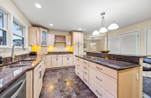 Alexandria West Maison | Luxury Spacious Alexandria Home Minutes to Washington D.C.