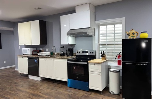 Baileys Crossroads Appartement | Luxury Spacious & Bright 4 Bedroom Suite