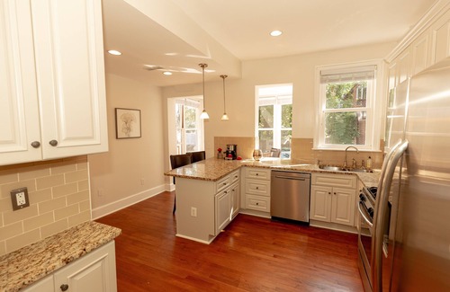 Woodley Park Lit Et Petit-Déjeuner | "Luxury spacious charming DC row house + parking"
