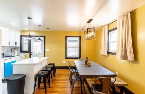 Fairlawn Maison | Luxury spacious charming DC row house + free parking