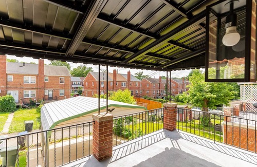 Fairlawn Maison | Luxury spacious charming DC row house + free parking