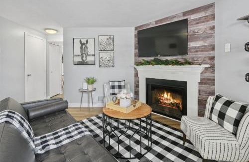 Countryside Maison | Luxury Sterling townhome - Private, Self checkin
