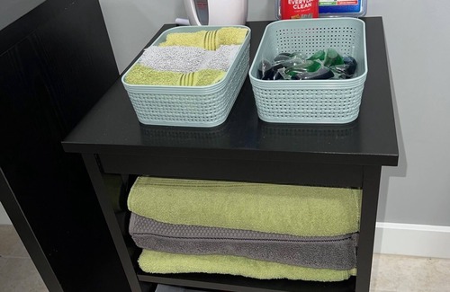 Upper Darby Appartement | Luxury Studio Apt. Near downtown Philly & Airport. Free Parking.